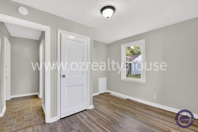 Building Photo - 123 S Masters Ct