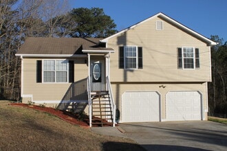 Building Photo - Lovely 3 Bed Room With 2 Baths, Gated Home (Updated pictures coming soon)