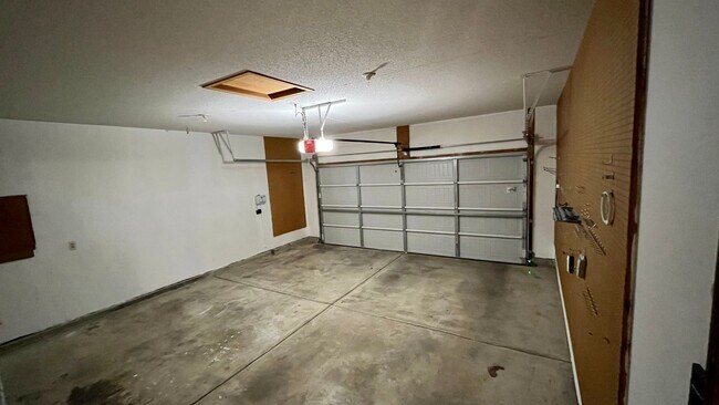 Building Photo - 4827 N Homestead St