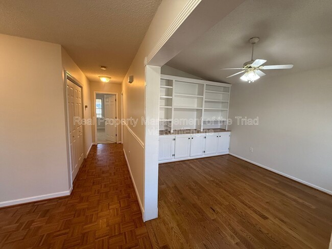 Building Photo - 1921 Bradford St