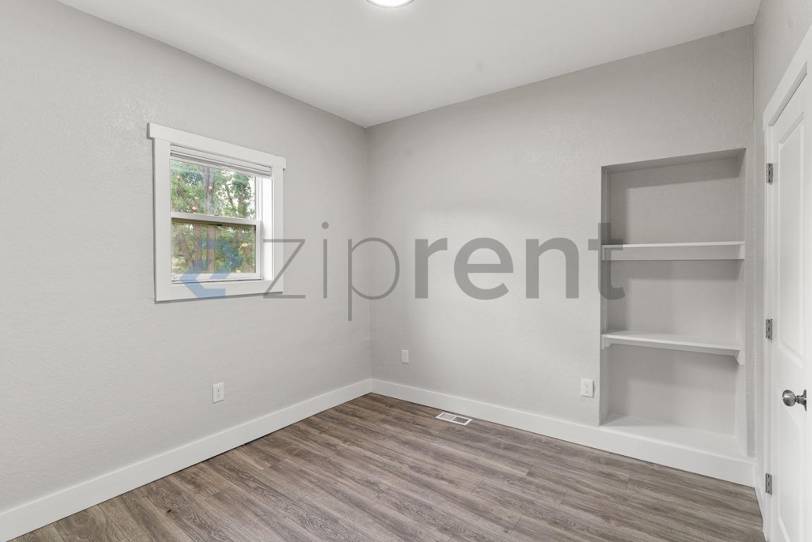 Building Photo - Unit