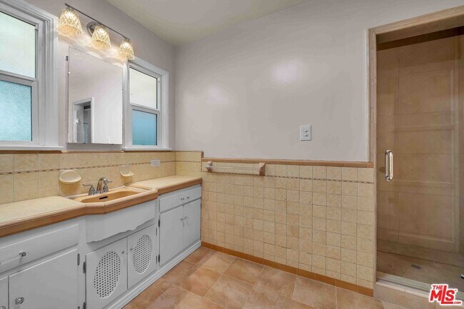 Building Photo - 3439 W 84th Pl