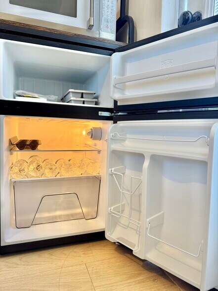 Building Photo - 10443 Califa St