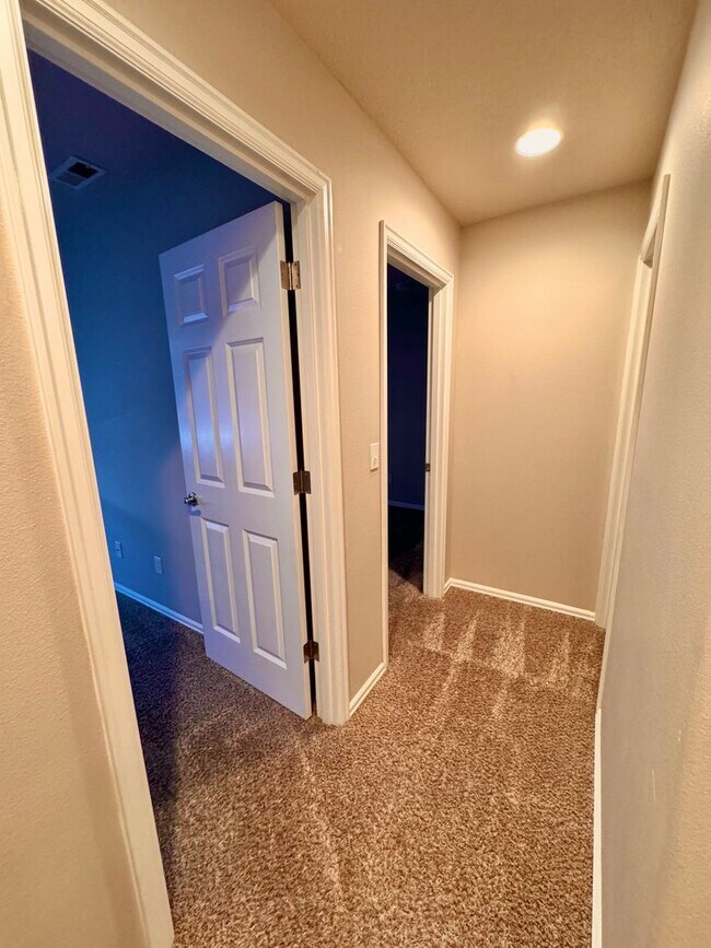 Building Photo - Beautiful Pet Friendly South Corvallis Home