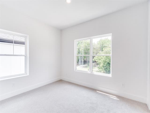 Building Photo - 708 W White Ave