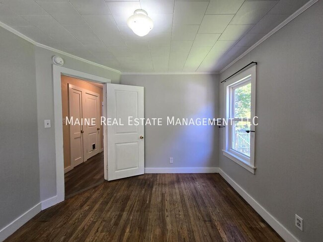 Building Photo - 885 Minot Ave