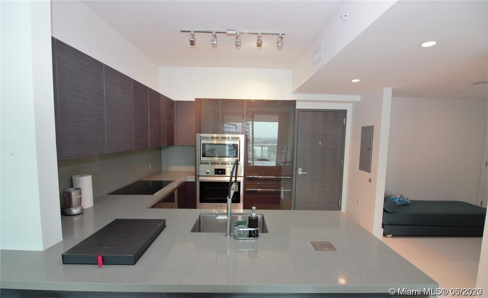 Building Photo - 1080 Brickell Ave