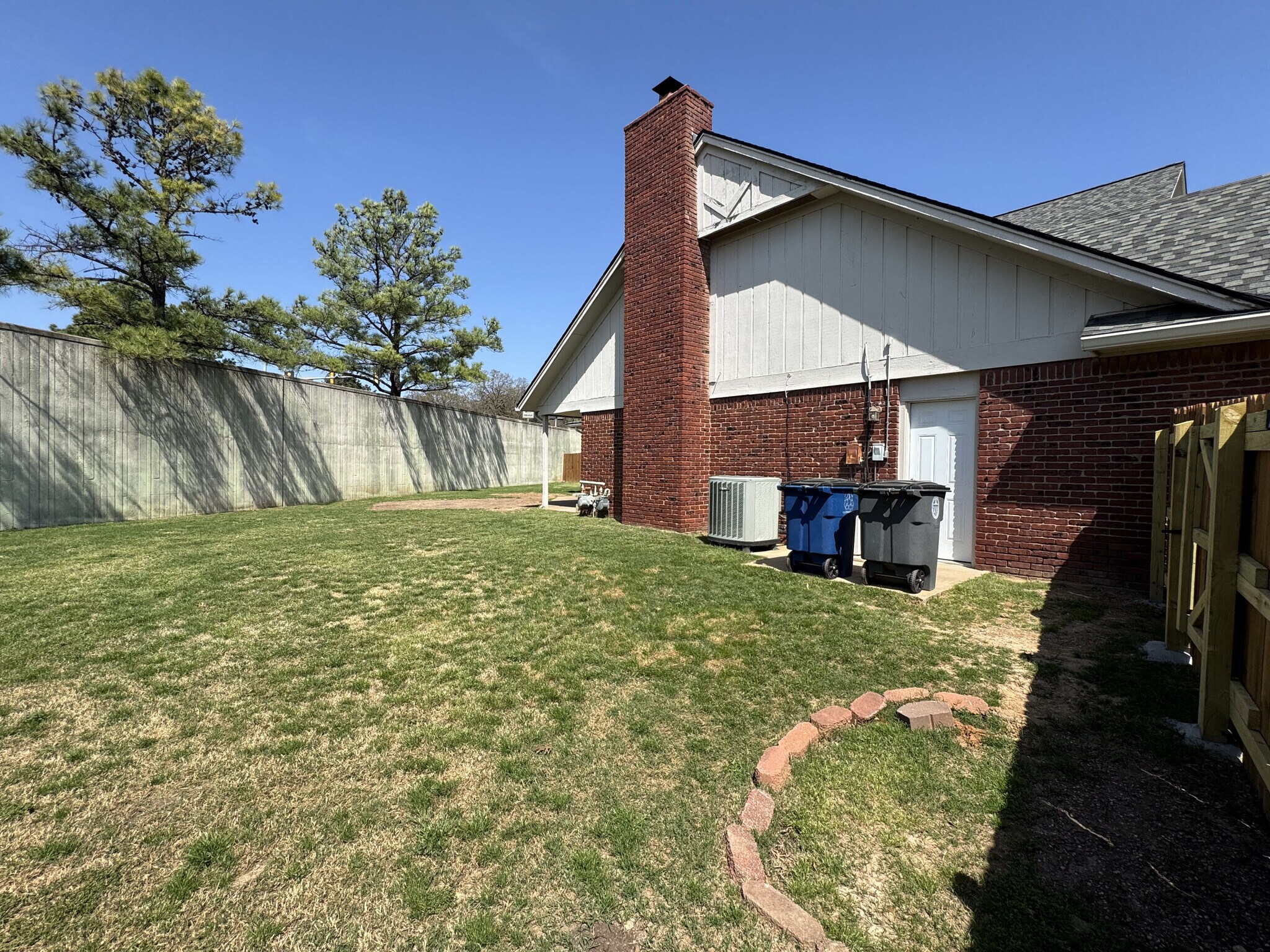 Building Photo - 7108 S Indianapolis Ave