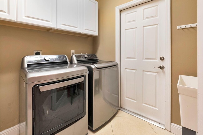 Building Photo - 12372 Cascades Pointe Dr
