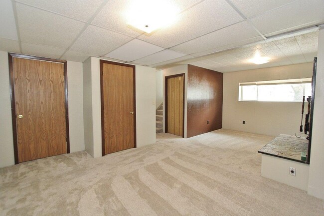 Building Photo - 102 View Cir
