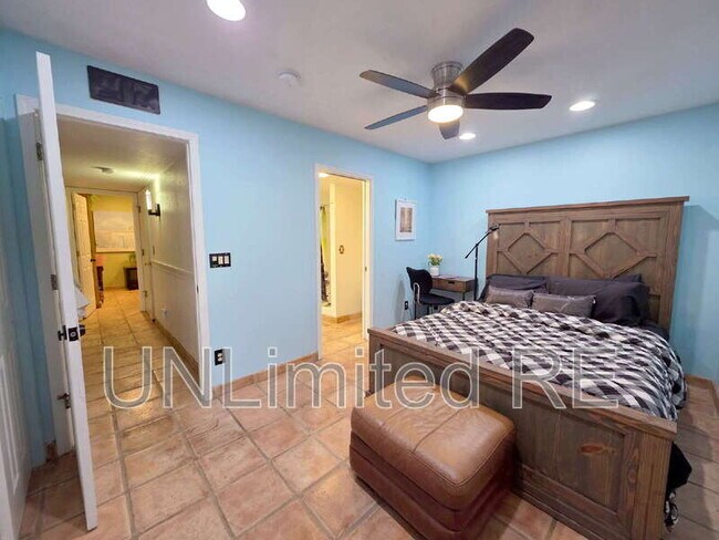 Building Photo - 3565 N Manor Rd