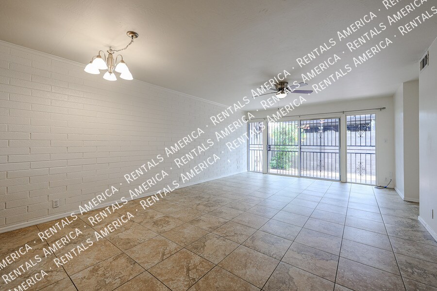 Building Photo - 1450 E Bethany Home Rd