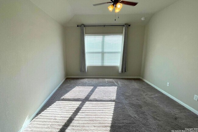 Building Photo - 1043 Raceland Rd