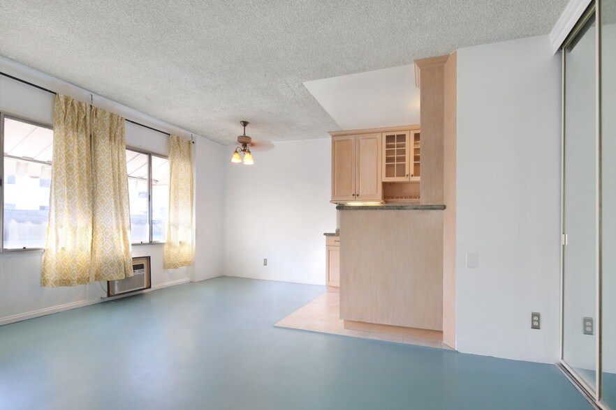 Dining area w/ new window AC and ceiling fan. - 250 Linden Ave