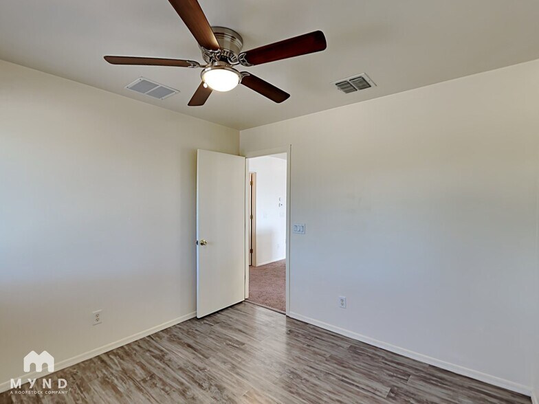 Building Photo - 783 W Flaming Arrow Dr