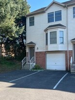 Building Photo - 111 E Strawberry Aly