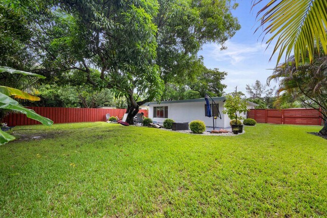 Building Photo - 1137 NE 1st Ave.