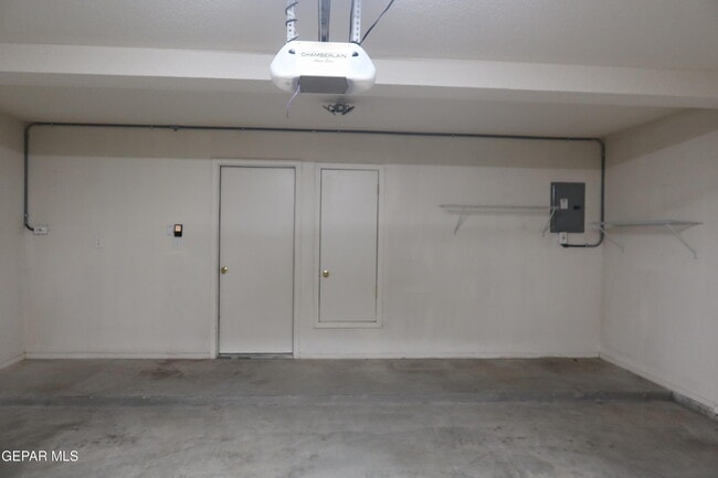Building Photo - 12520 Twin Leaf Dr