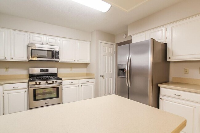 Building Photo - 30 Sylvan Forest Dr