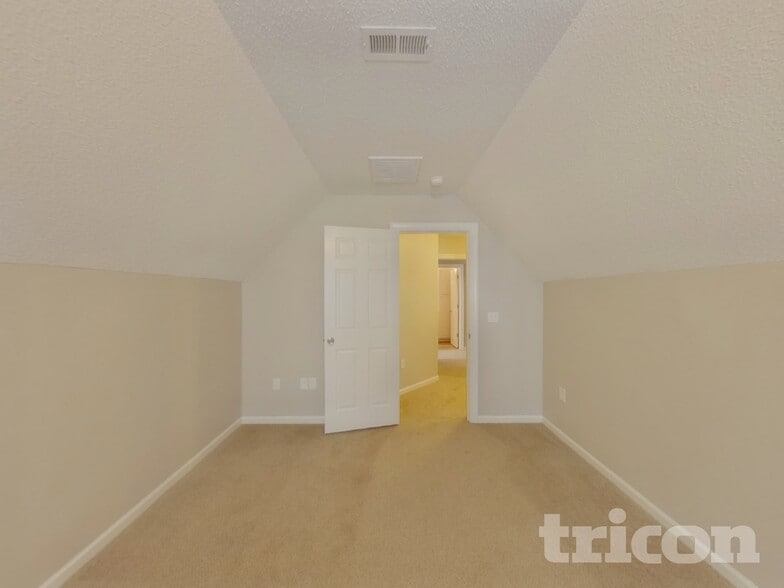 Building Photo - 423 Riverwalk Dr NW