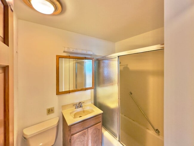 Building Photo - 2,510 Sq Ft | 5 Bedroom · 3 Bathroom – W/D, Terrace, Garage & Extra Space