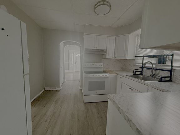 Building Photo - Ready ASAP