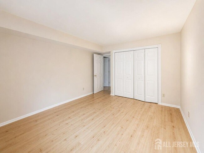 Building Photo - 2112 Sayre Dr