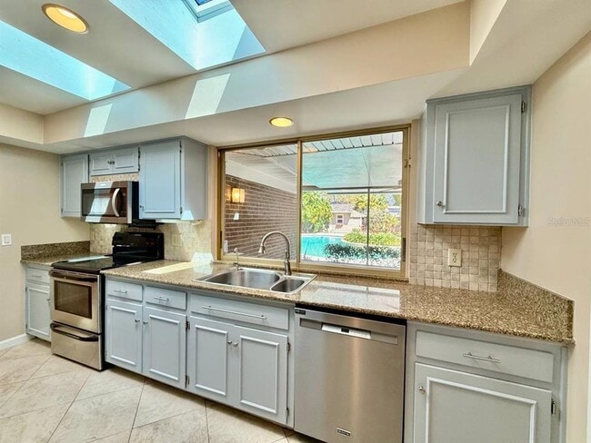 Building Photo - 3103 Cocos Rd