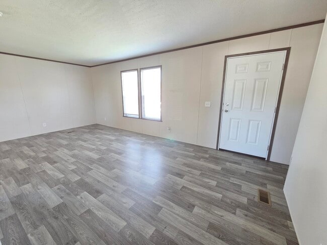 Building Photo - 299 Tamarack