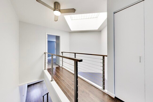Building Photo - 171 W Goethe St