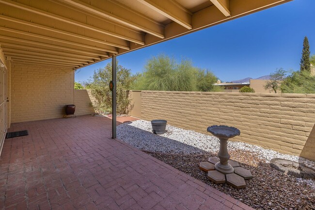 Building Photo - East-2 bedroom/ 2 bathroom townhome