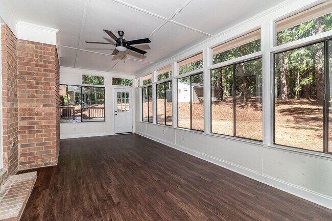 Building Photo - 4375 Lake Idylwilde Dr