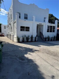 Building Photo - 4028 SW 11th St