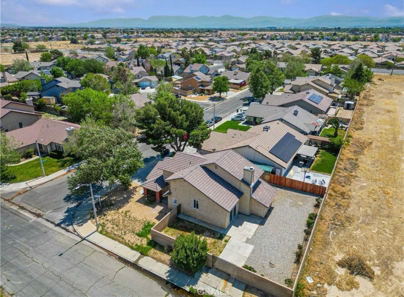 Building Photo - 44857 Landau Ave