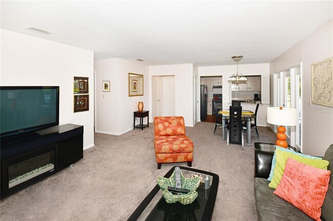 Building Photo - 204 Pompano Dr SE