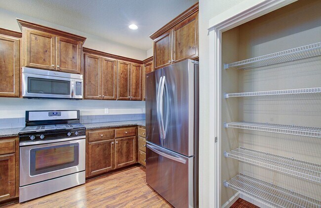 Building Photo - Charming 4 bd 2.5 ba Vancouver Home - Available Now!