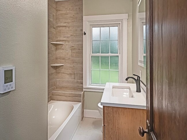 Building Photo - 5519 Howe St