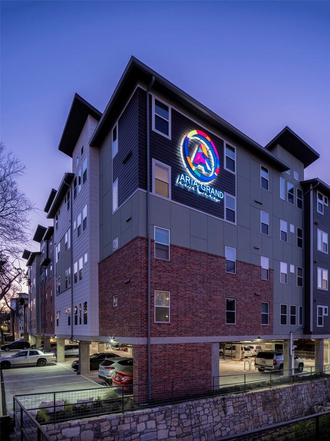 Building Photo - 1800 S I-35 Frontage Rd