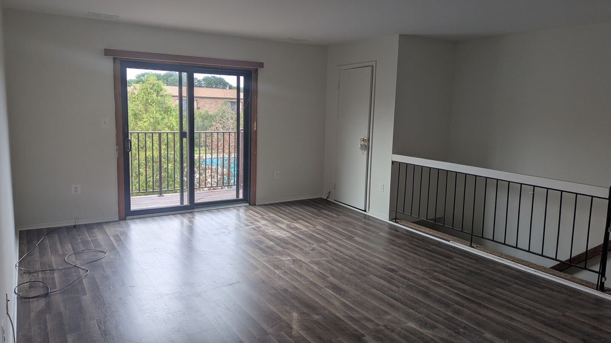 Building Photo - 1204 N Oaks Blvd