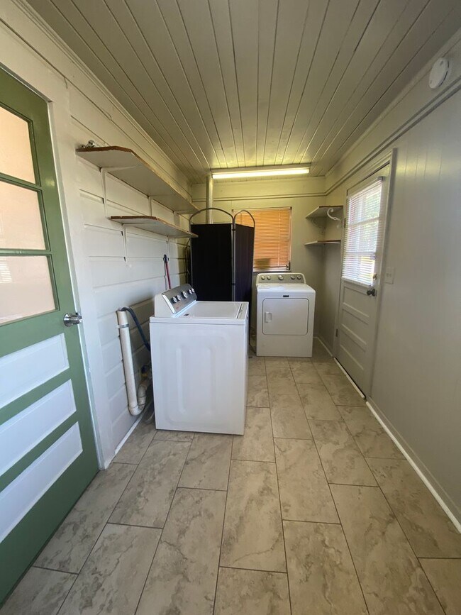 Building Photo - PRE-LEASE JULY 15th! - Adorable 4 bedroom 2.5 bath house in Athens, Ga.