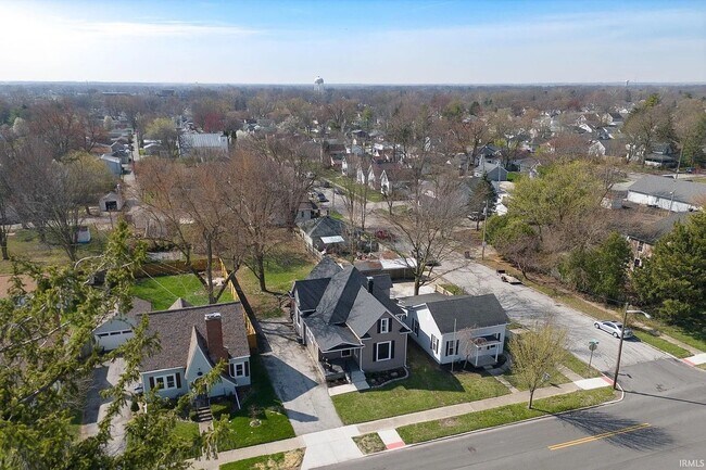 Building Photo - 4 Bedroom, Two Story House