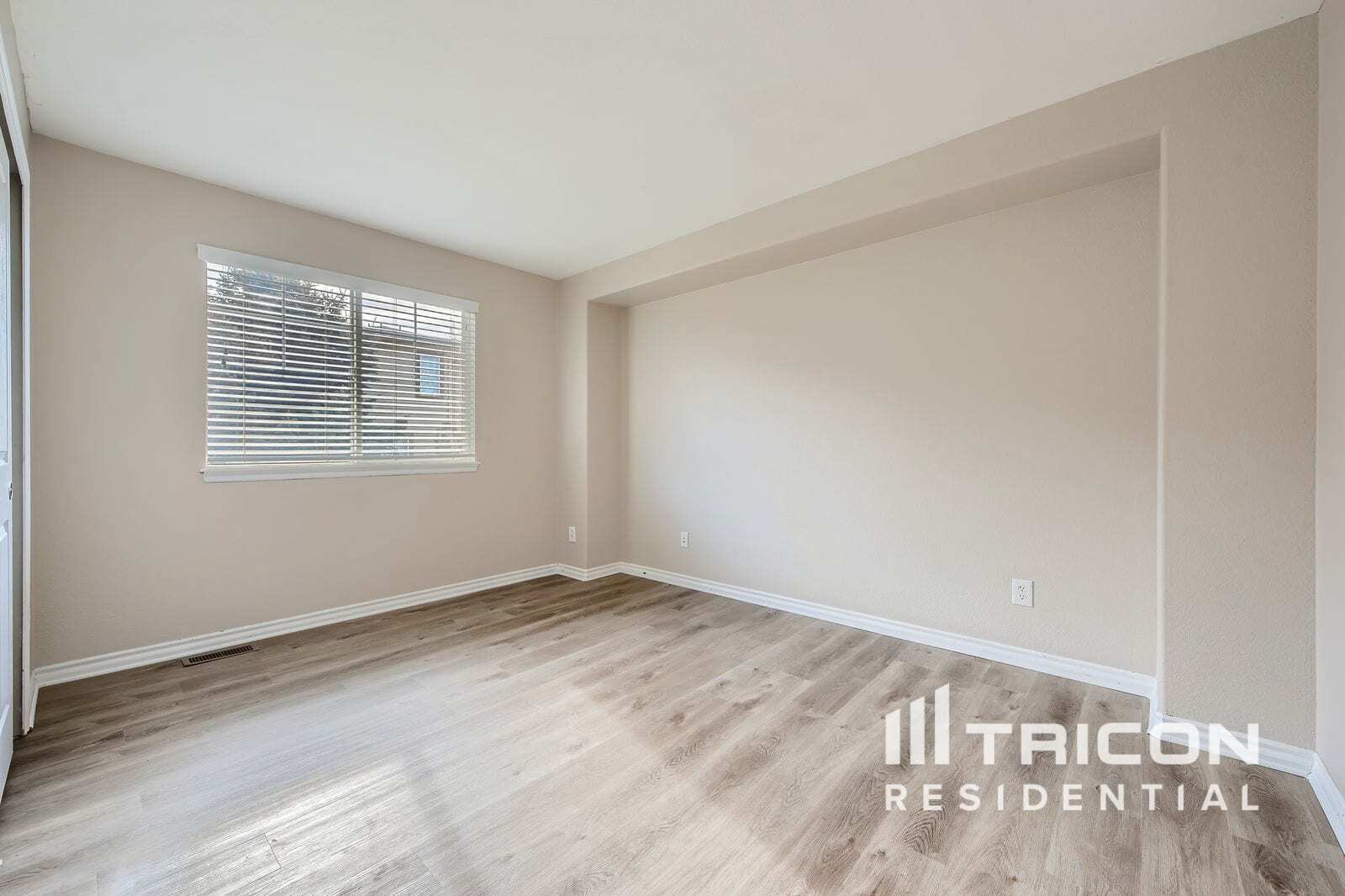 Building Photo - 5400 Cloverbrook Cir