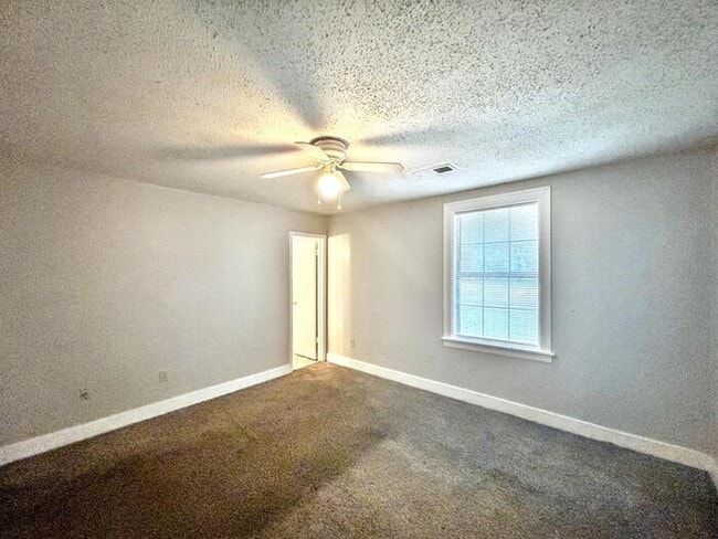 Building Photo - 3582 Kensett Dr