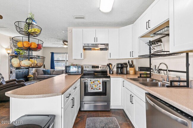 Building Photo - 808 Forestdale Ave