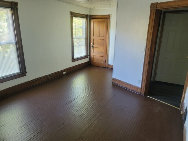 Building Photo - 293 Adams St