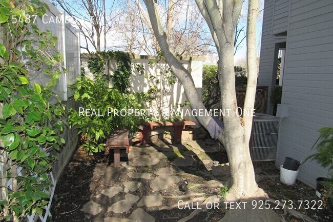 Building Photo - 5487 Cameo Ct