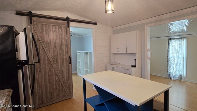 Building Photo - 135 Blue Lake Pl