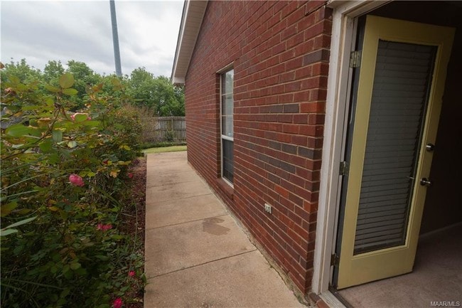 Building Photo - 8357 Grand Oaks Ct