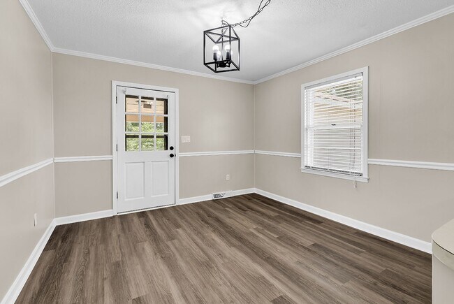 Building Photo - 1354 Rogers Rd