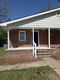 Building Photo - 204 Burr St